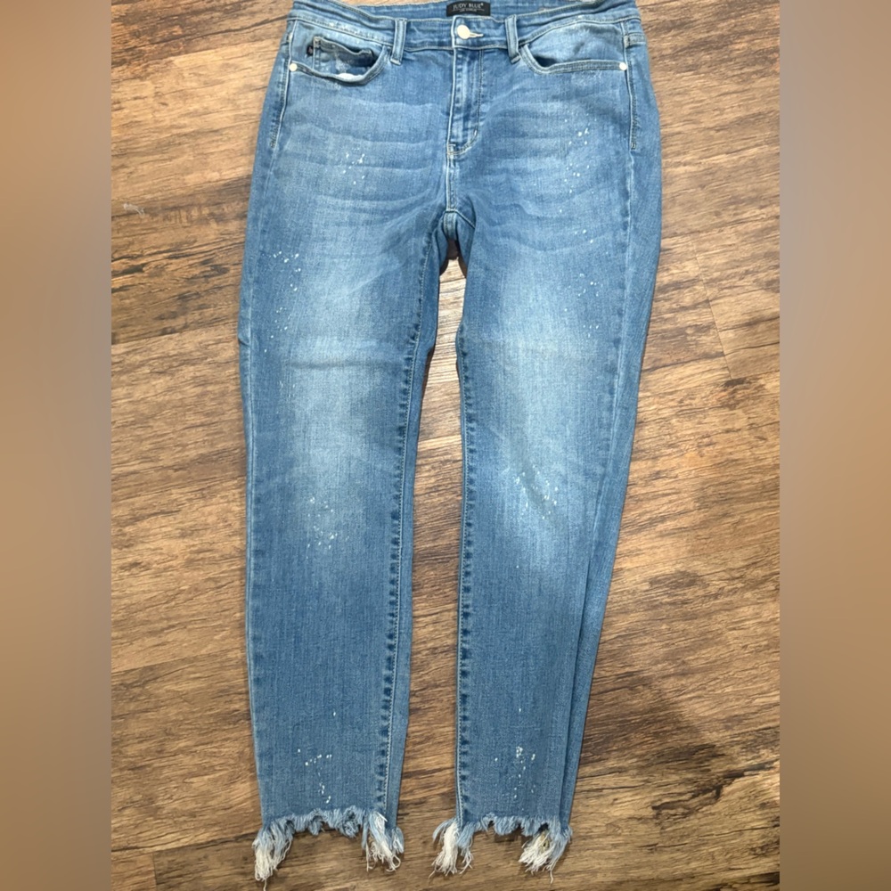 Judy Blue: Bella Mid-Rise Skinny